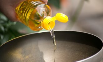 Stop Throwing That Cooking Oil In The Trash Or The Sink, There Is A Much Better Way To Get Rid Of It!