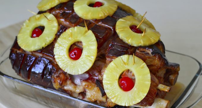 Make The Most Incredible Pineapple-Glazed Honey Ham – It Only Needs 6 Ingredients