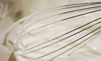 Heavy Cream & Whipping Cream Are Actually Very Different – Everyone Always Gets Them Confused!
