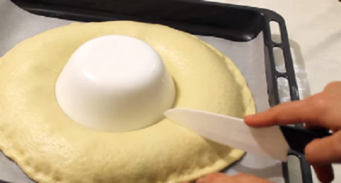 It’s Hard To Believe What This Genius Cook Made When She Put A Bowl Around Some Dough & Baked It