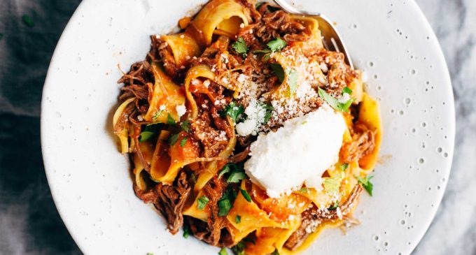 This Slow Cooker Beef Ragu With Pappardelle Is How Comfort Food Should Be And Is Perfect For A Weeknight Dinner!