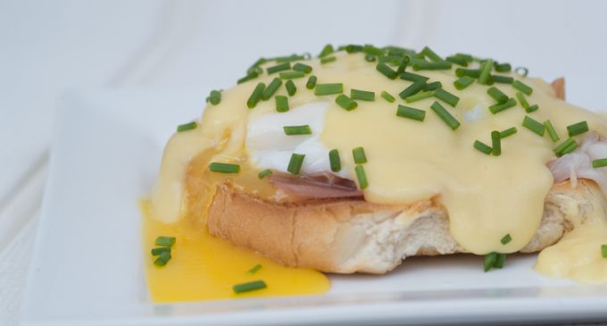 Breakfast Just Got Even Better: This Eggs Benedict Is Fantastic And It Only Takes Fifteen Minutes!