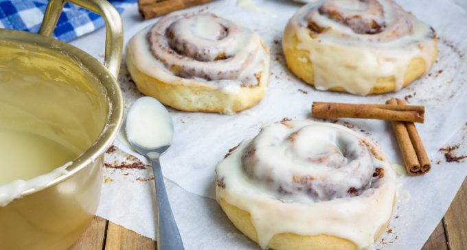 These Copycat Cinnabon Cinnamon Rolls Taste So Close To The Real Thing, They Are Irresistible!