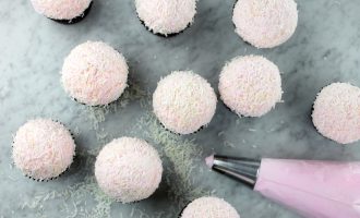 These Coconut Cloud Cupcakes Make The Perfect Treat For Valentine’s Day