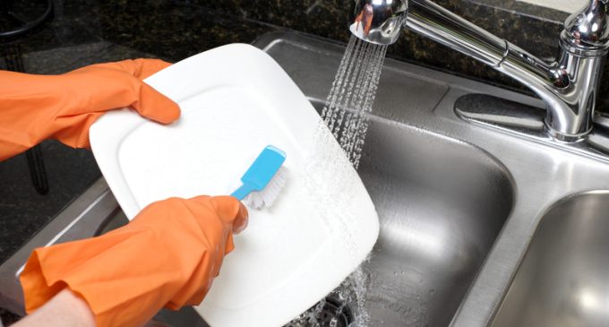 Tired Of Scuff Marks White Dishes? Use These Simple Tips To Remove Them In No Time!