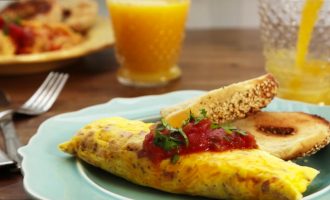 Want to Make an Omelet? Replace That Skillet With a Plastic Bag! Just Watch!
