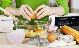 Drop Some Eggshells In The Batter? These Three Tricks For Removing Eggshells Will Make It So Easy!