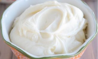 Skip The Canned Stuff, Make This Super Easy And Delicious Vanilla Buttercream Frosting From Scratch!