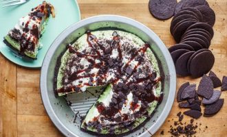 This Classic Grasshopper Pie Is So Simple And Divine, One Serving Won’t Be Enough!