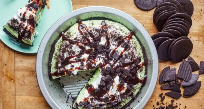 This Classic Grasshopper Pie Is So Simple And Divine, One Serving Won’t Be Enough!