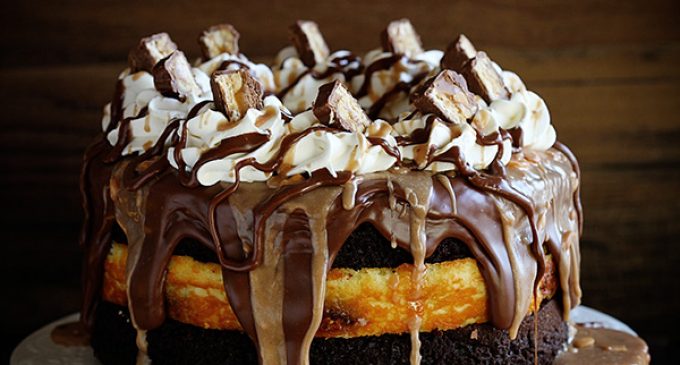 A Snickers Cheesecake No One Can Resist
