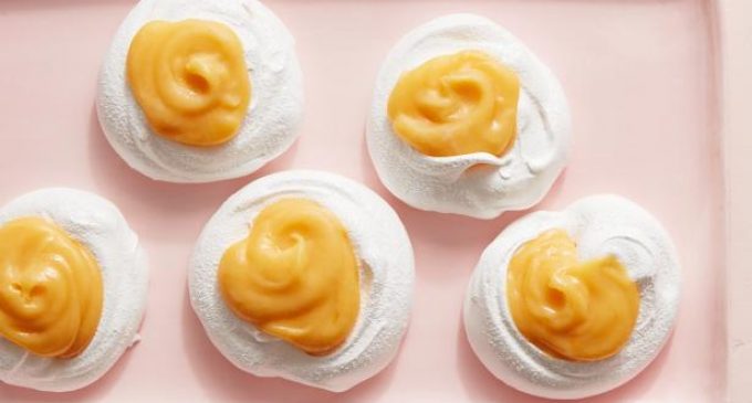 This Dish May Look Like an Egg…But It’s Actually a Meringue Dessert!