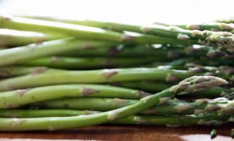 Here’s the Right Way to Trim Asparagus Before Cooking It