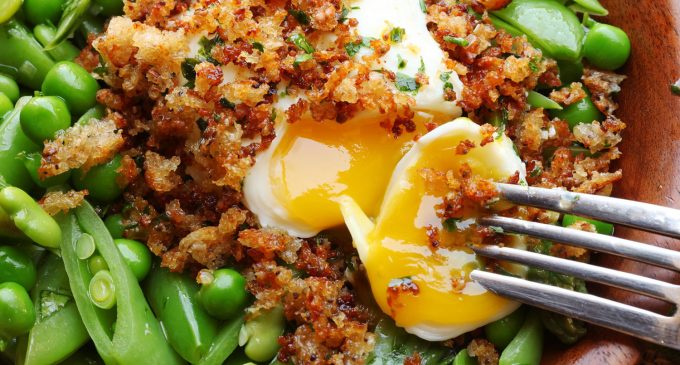 Why a Salad With Poached Egg and Bread Crumbs Is the Perfect Spring Meal