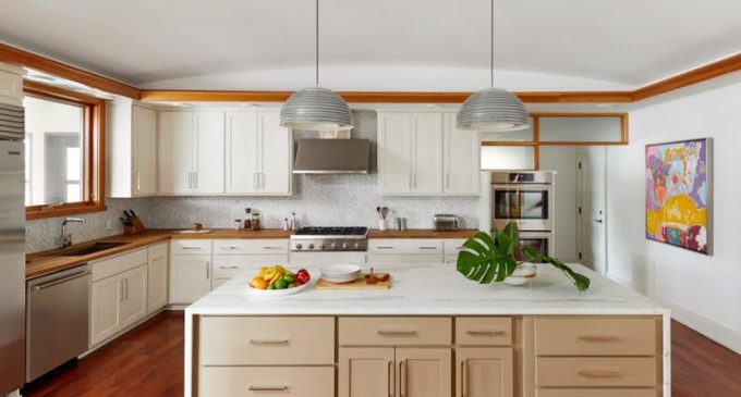 Modern Kitchens Are Channeling Some 1980s-era Influences!
