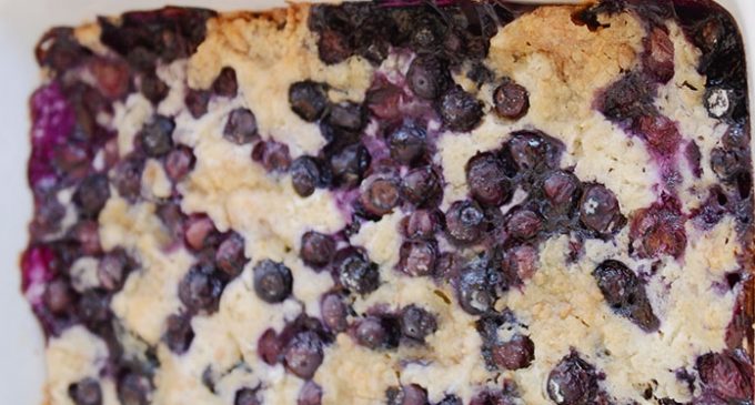 This Blueberry Dump Cake Tastes Amazing