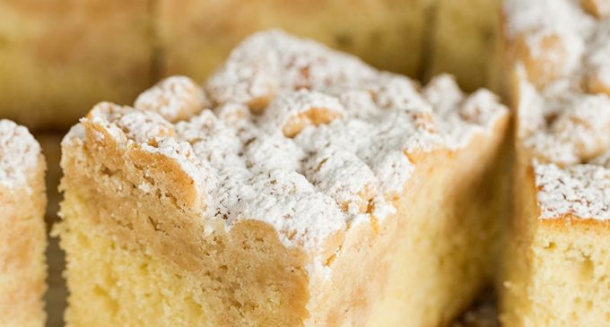 This New York Crumb Cake Is Our New Favorite Dessert