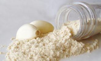 How to Make Homemade Garlic Powder