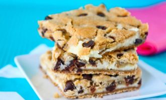Can’t Decide on Dessert? Get 2-in-1 With These Chocolate Chip Cookie Cheesecake Bars