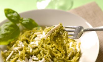 Spice Up Lunch With This 3-Ingredient Pesto Bowl