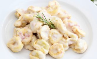 This Tortellini Carbonara Requires Just 5 Ingredients and 20 Minutes