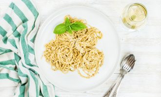 This Amazing White Wine Pasta Sauce Requires Just 3 Ingredients