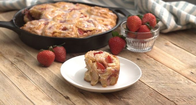 Super Sweet Strawberry Cheesecake Rolls