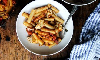 This One-Pan Baked Ziti Is the Perfect Weeknight Dinner