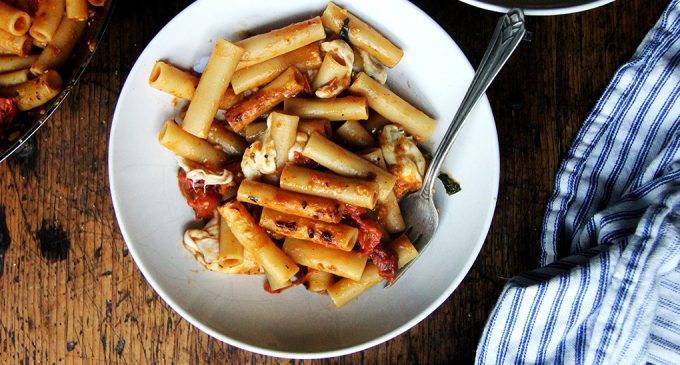This One-Pan Baked Ziti Is the Perfect Weeknight Dinner