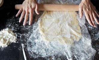 2 Things That Prevent A Hot Kitchen From Ruining Pie Dough