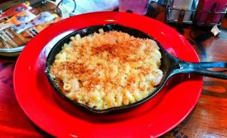Copycat Recipe: Bubba Gump Shrimp Mac and Cheese