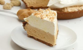 A Peanut Butter Cream Pie That Will Satisfy All Those Cravings!