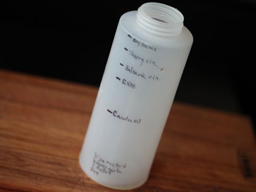 20110607-salad-dressing-vinaigrette-bottle-recipe-1.jpg