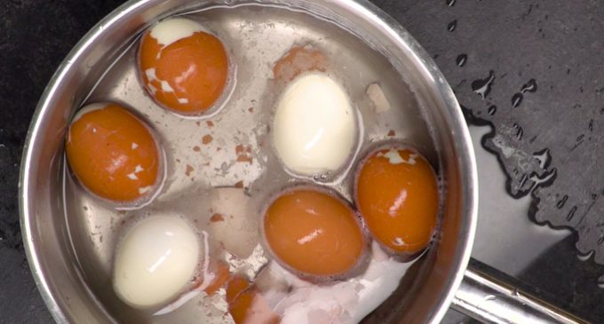 The Simplest Way To Peel Eggs