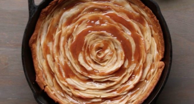 A Caramel Apple Rose Pie That Will Impress Everyone