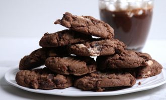 These Blue Ribbon Worthy Hot Cocoa Cookies Will Surprise Everyone