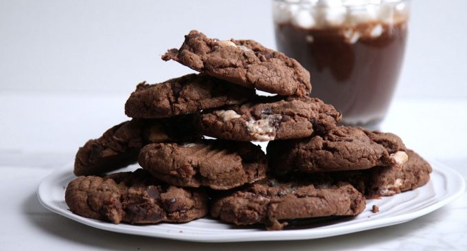 These Blue Ribbon Worthy Hot Cocoa Cookies Will Surprise Everyone