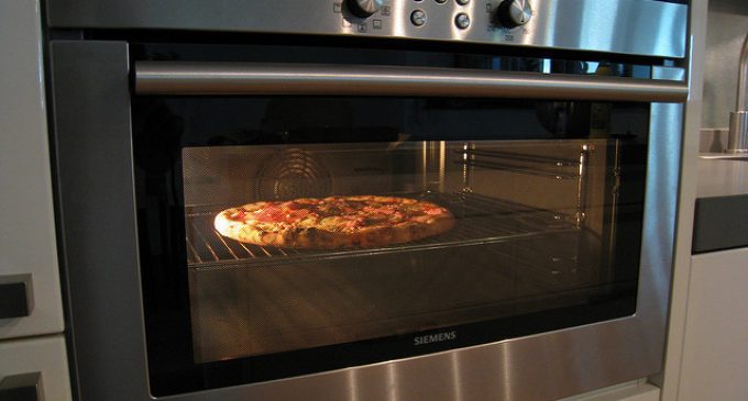 Do Not Use The Oven Without First Checking These 3 Important Things