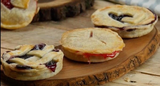 These Mason Jar Pies Will Wow Everyone This Holiday Season