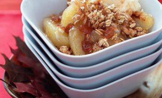 This Brown Sugar Apple Crumble Is Addicting From The First Bite