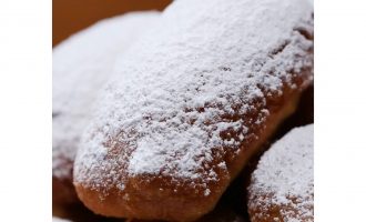 Peach Cobbler Stuffed Beignets Are The Best Thing This Season