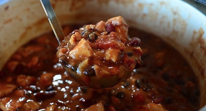 Chipotle Chicken Chili That’ll Bring Everyone Running To The Dinner Table